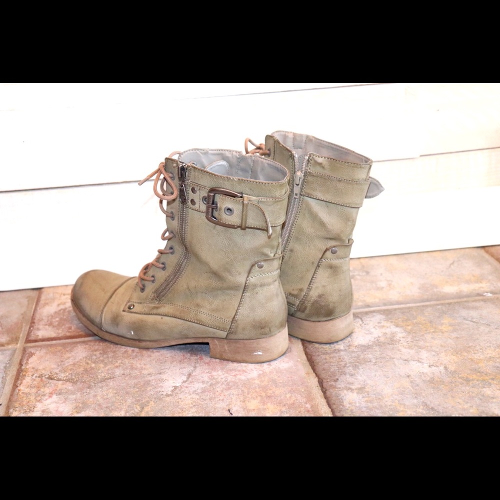 Combat boots